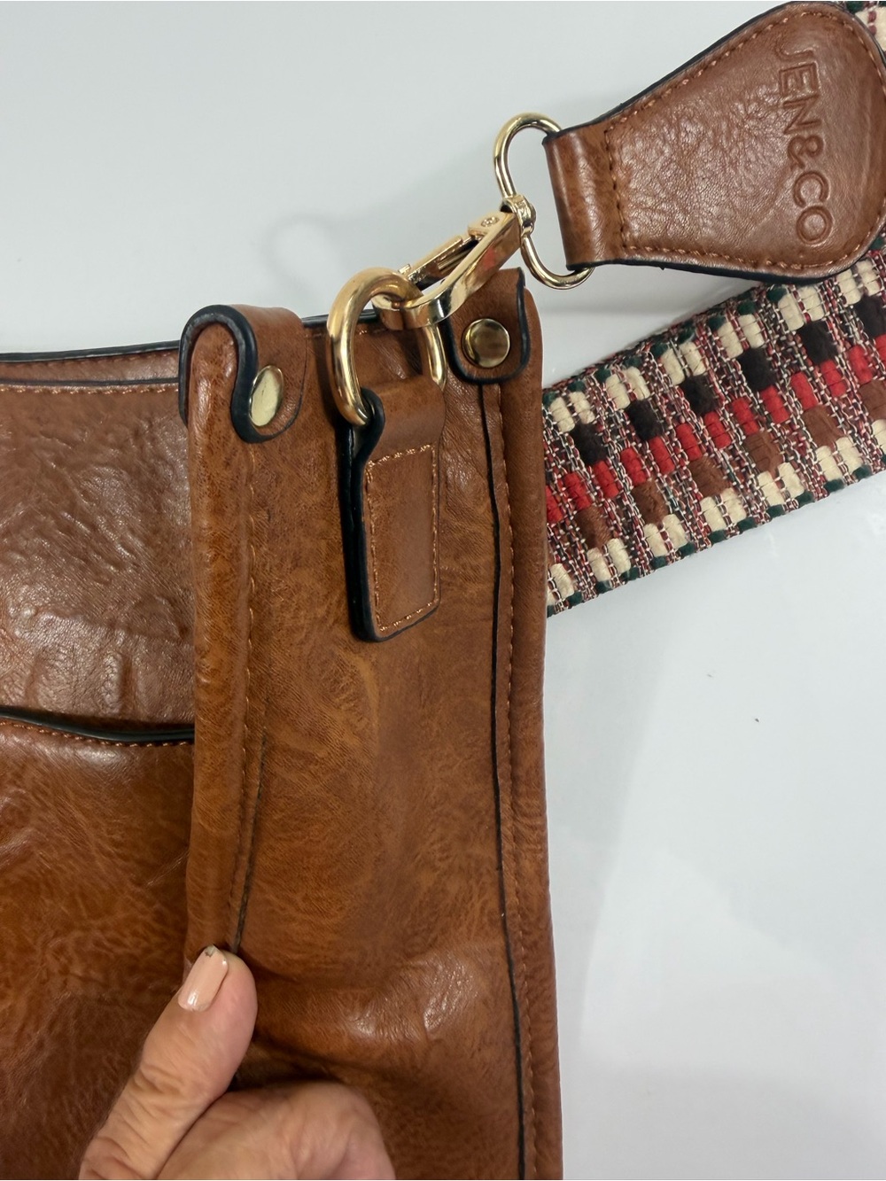 Crossbody Bag with Woven Guitar Strap – Jen & Co. vegan leather - Picture 9 of 14